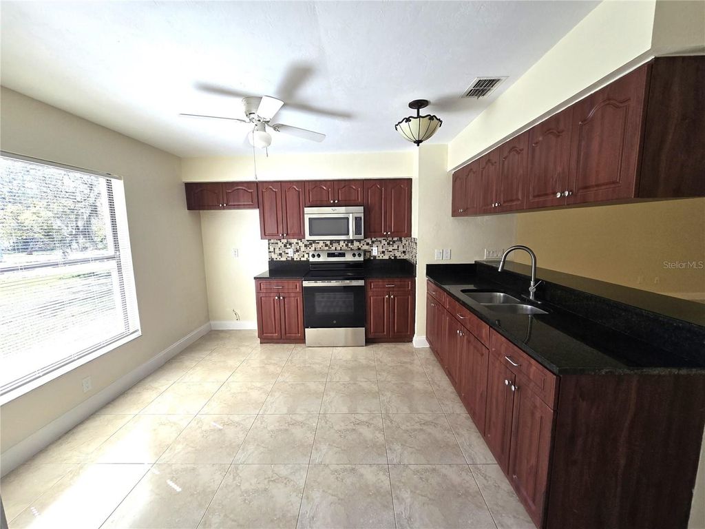 Image 6 of property listing at 1417 CORNELIA AVENUE, Sebring, FL 33870