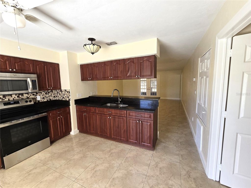 Image 8 of property listing at 1417 CORNELIA AVENUE, Sebring, FL 33870