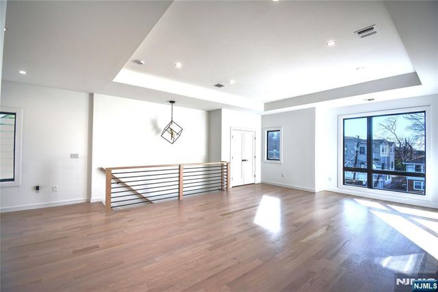 35 Henry Avenue 2nd Floor, Palisades Park, NJ 07650