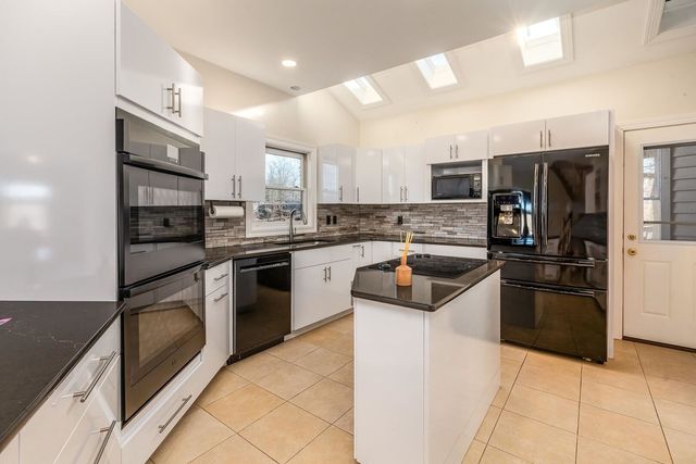 396 Lake Indian Hills Circle, Carbondale, IL 62902