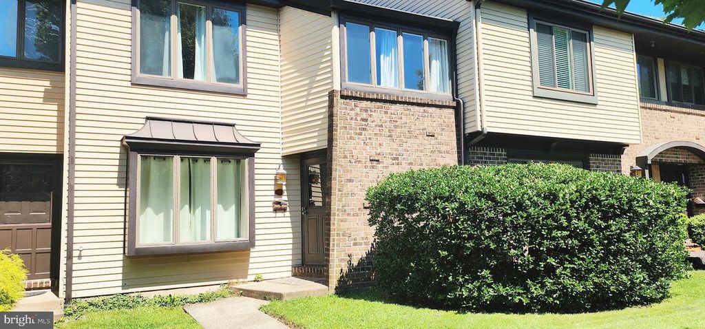3 COLCHESTER PL, Newtown, PA 18940