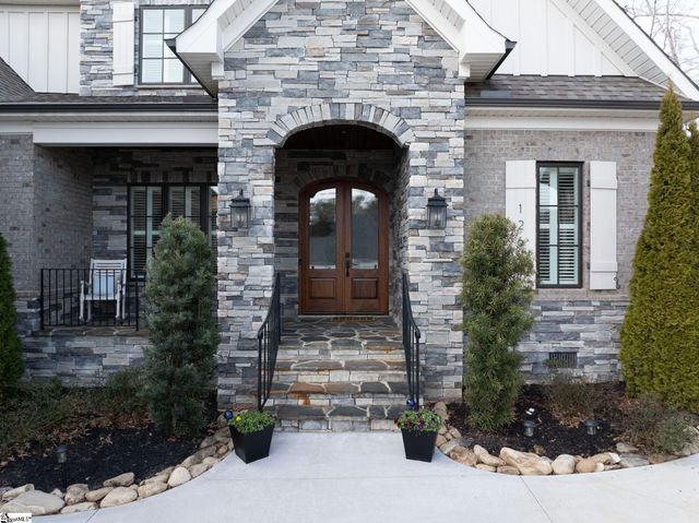 126 Chestnut Pond Lane, Simpsonville, SC 29681