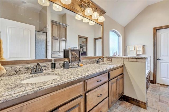 557 W Pine Rose Court Way, Mustang, OK 73064