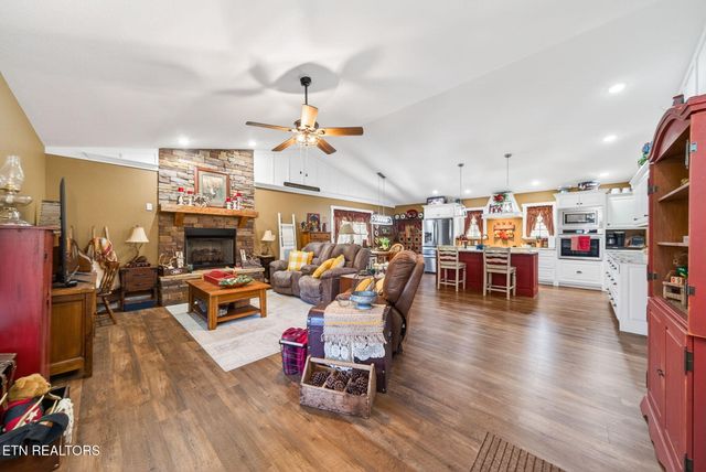 247 Hayden Lane, Grimsley, TN 38565