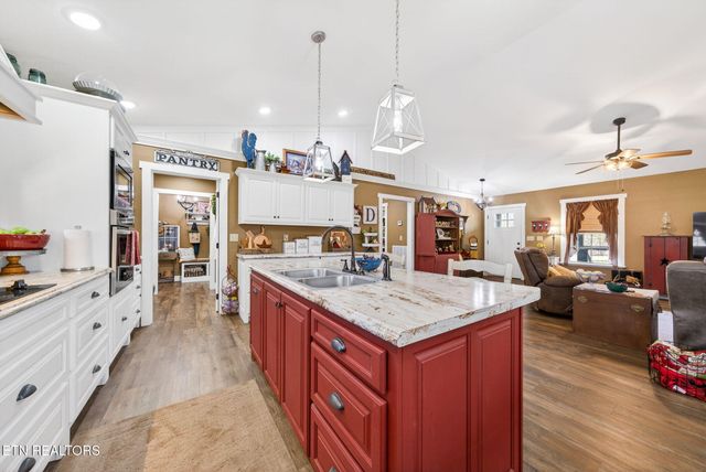 247 Hayden Lane, Grimsley, TN 38565