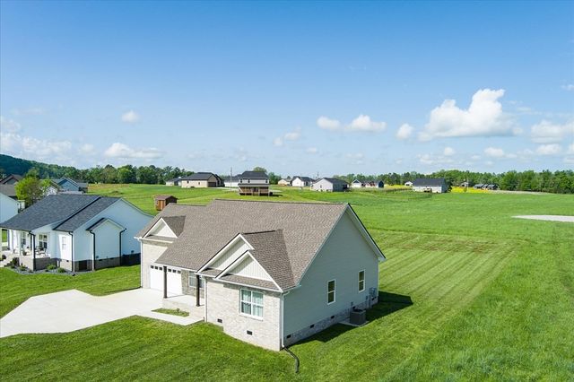 1200 Duck Pond Rd, Sparta, TN 38583
