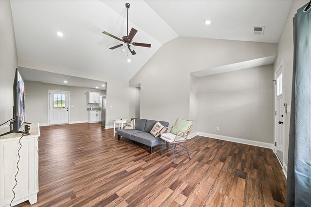 1200 Duck Pond Rd, Sparta, TN 38583