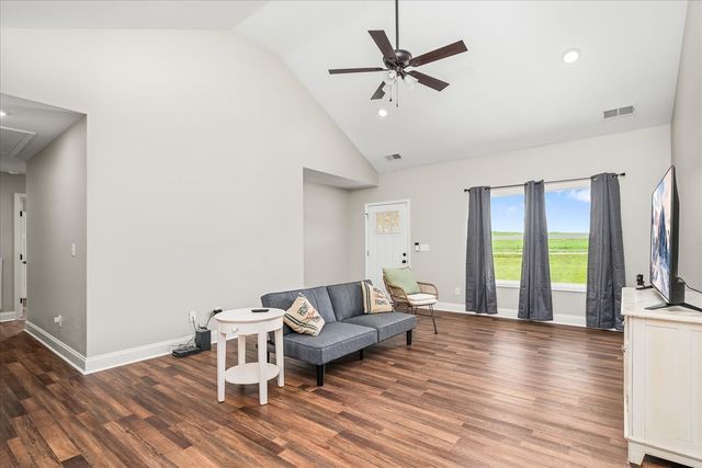 1200 Duck Pond Rd, Sparta, TN 38583