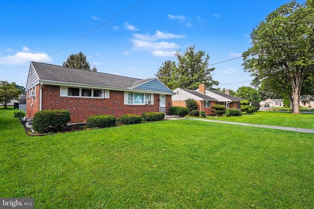 10 GREYSTONE RD, Carlisle, PA 17015
