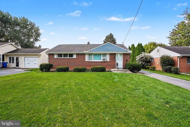 10 GREYSTONE RD, Carlisle, PA 17015