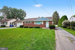 10 GREYSTONE RD, Carlisle, PA 17015