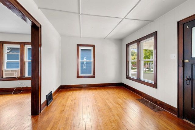 1044 CAROLINE STREET, Green Bay, WI 54303