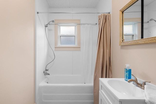1044 CAROLINE STREET, Green Bay, WI 54303