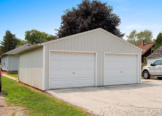 1044 CAROLINE STREET, Green Bay, WI 54303
