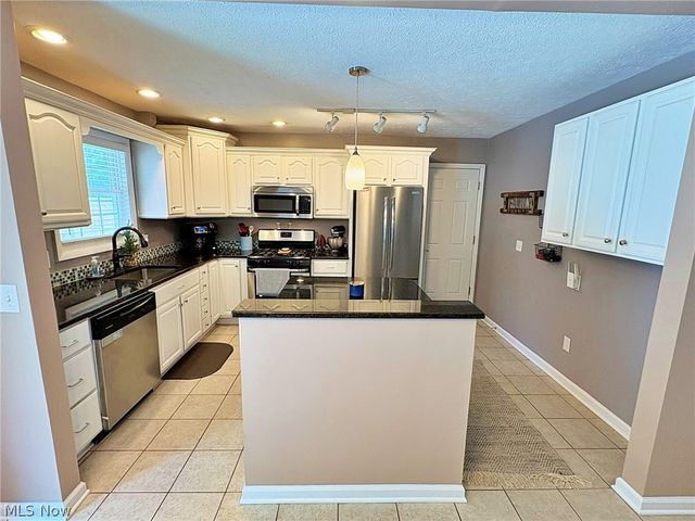 873 W Shore Boulevard, Sheffield Lake, OH 44054