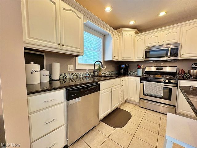 873 W Shore Boulevard, Sheffield Lake, OH 44054