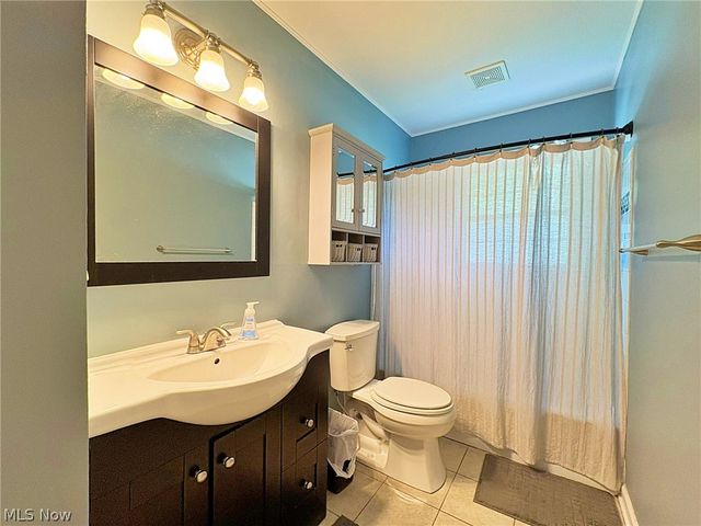 873 W Shore Boulevard, Sheffield Lake, OH 44054