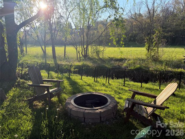 923 Newfound Road, Leicester, NC 28748