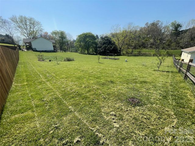 923 Newfound Road, Leicester, NC 28748