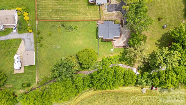 923 Newfound Road, Leicester, NC 28748