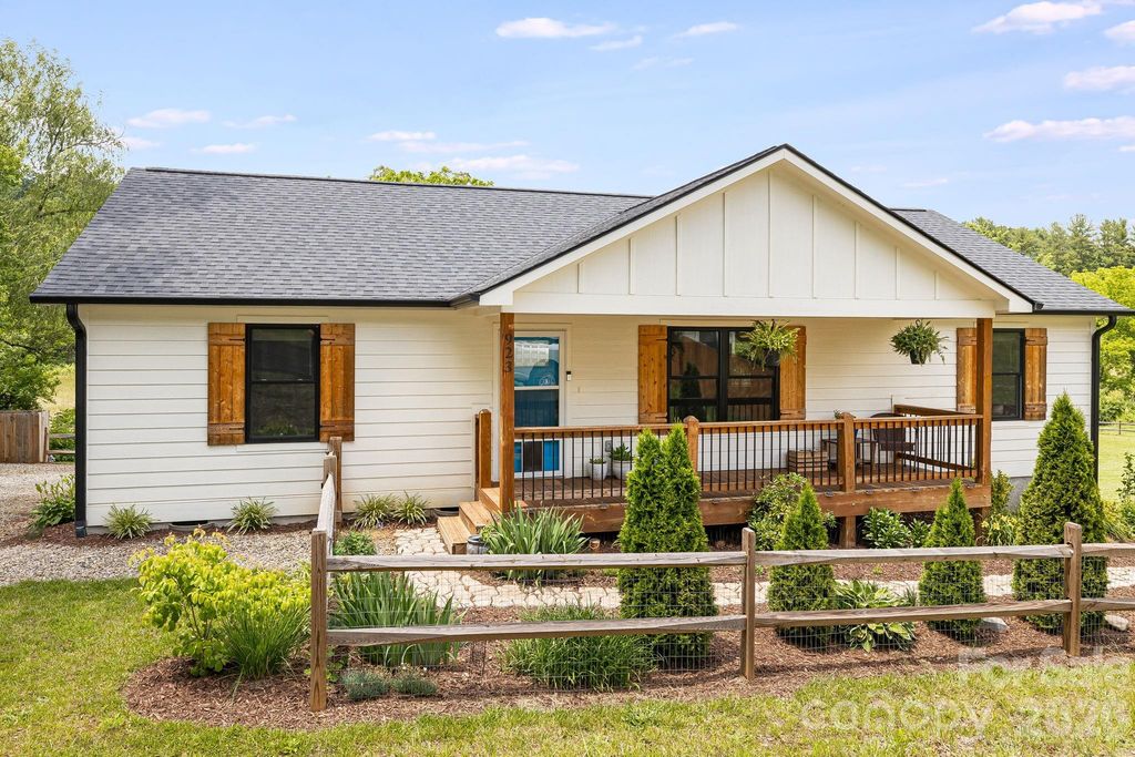 923 Newfound Road, Leicester, NC 28748