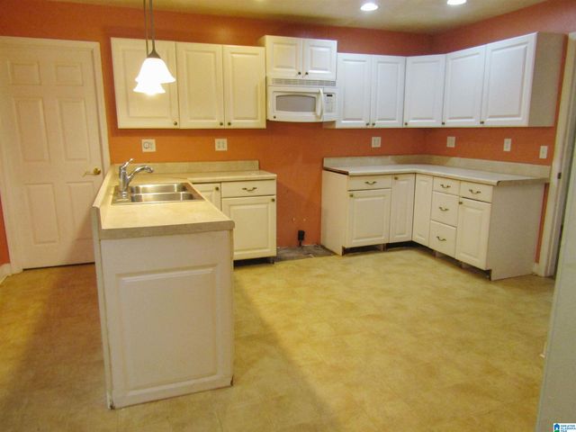 1352 GOLDEN FOREST DRIVE, Bessemer, AL 35022