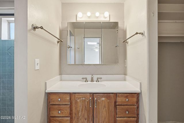 1722 S Camino Seco, Tucson, AZ 85710