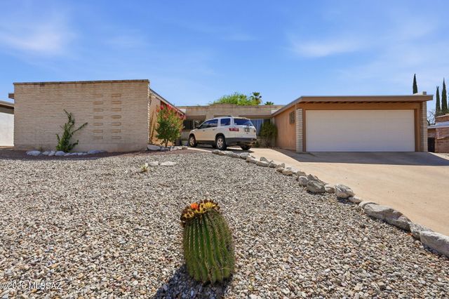 1722 S Camino Seco, Tucson, AZ 85710