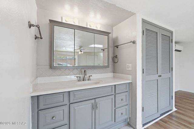 1722 S Camino Seco, Tucson, AZ 85710