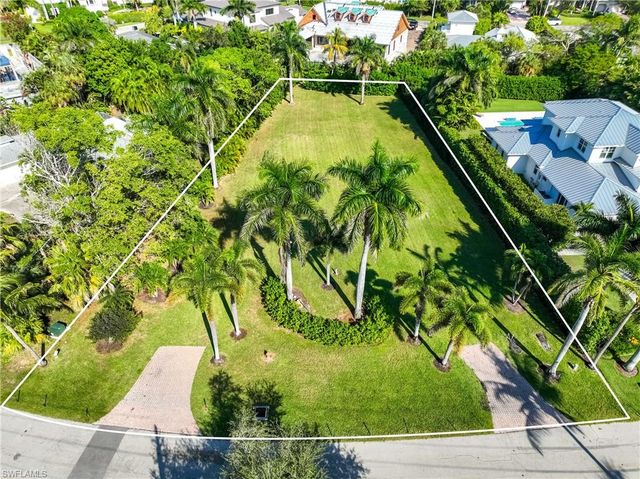 311 Spring Line DR, Naples, FL 34102