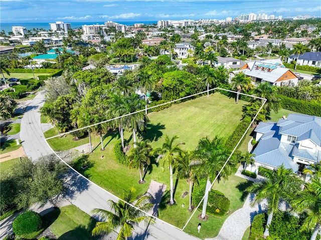 311 Spring Line DR, Naples, FL 34102