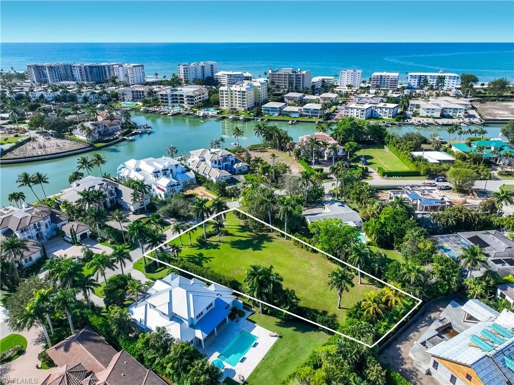 311 Spring Line DR, Naples, FL 34102
