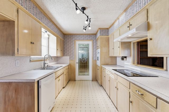 905 Daventry Drive, Garland, TX 75040