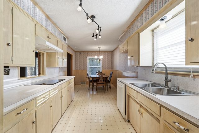 905 Daventry Drive, Garland, TX 75040