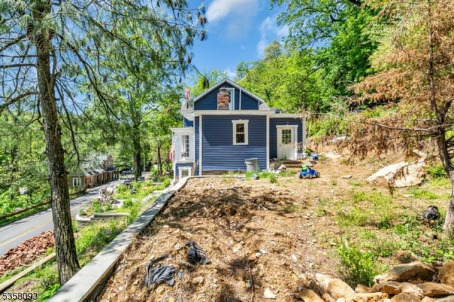 12 Sanatorium Rd, Glen Gardner Boro, NJ 08826