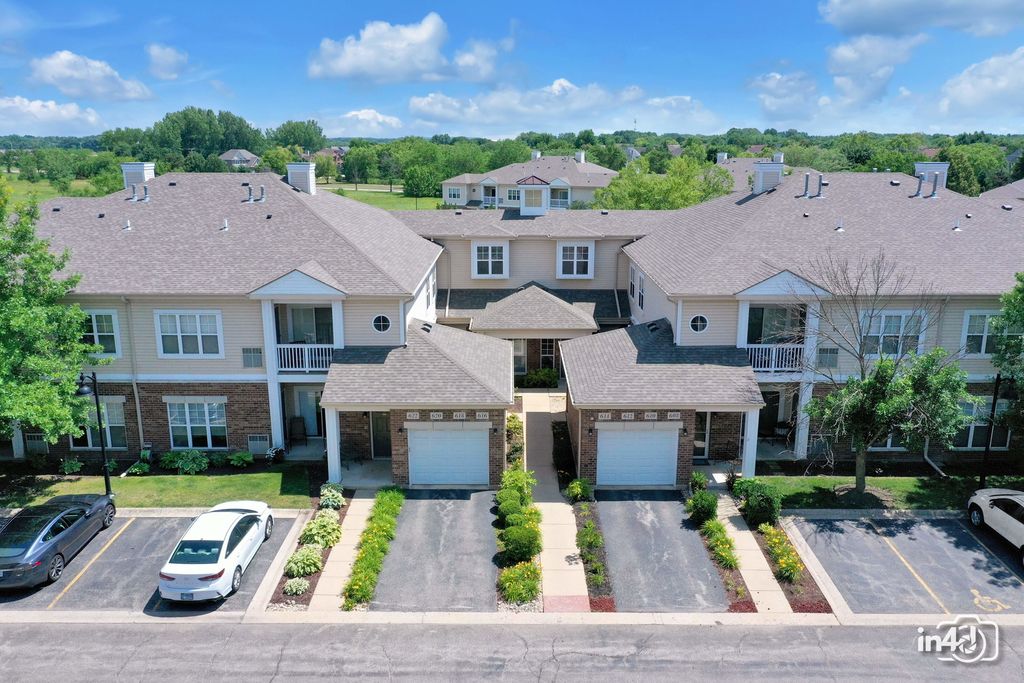 614 Pineridge Drive N 614, Oswego, IL 60543