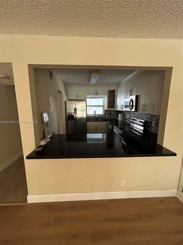 9461 Evergreen Place 303, Davie, FL 33324