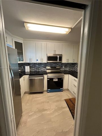 9461 Evergreen Place 303, Davie, FL 33324