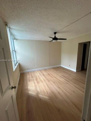 9461 Evergreen Place 303, Davie, FL 33324