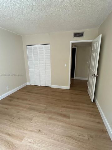 9461 Evergreen Place 303, Davie, FL 33324
