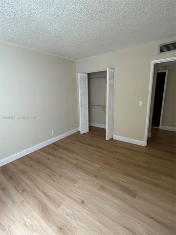 9461 Evergreen Place 303, Davie, FL 33324