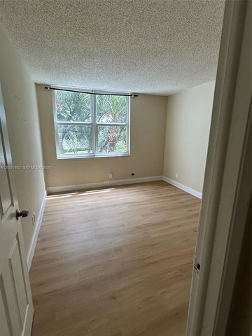 9461 Evergreen Place 303, Davie, FL 33324