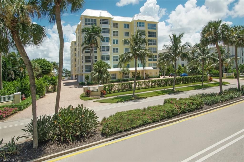 1900 Gulf Shore BLVD N 303, NAPLES, FL 34102 — exterior