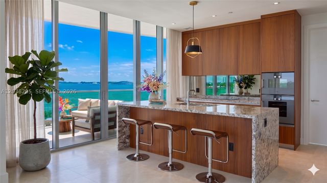 175 SE 25th rd 504, Miami, FL 33131