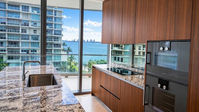 175 SE 25th rd 504, Miami, FL 33131