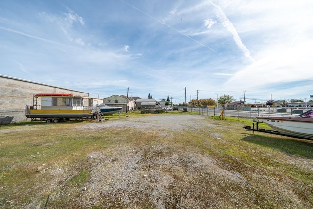 5280 Caterpillar Road, Redding, CA 96003