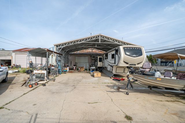 5280 Caterpillar Road, Redding, CA 96003