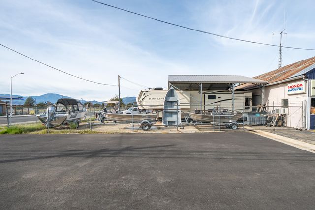 5280 Caterpillar Road, Redding, CA 96003