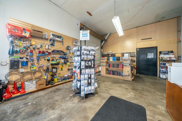 5280 Caterpillar Road, Redding, CA 96003