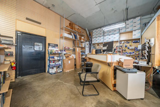 5280 Caterpillar Road, Redding, CA 96003